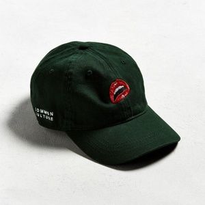 UO • Common Culture Lips Cap (Unisex)